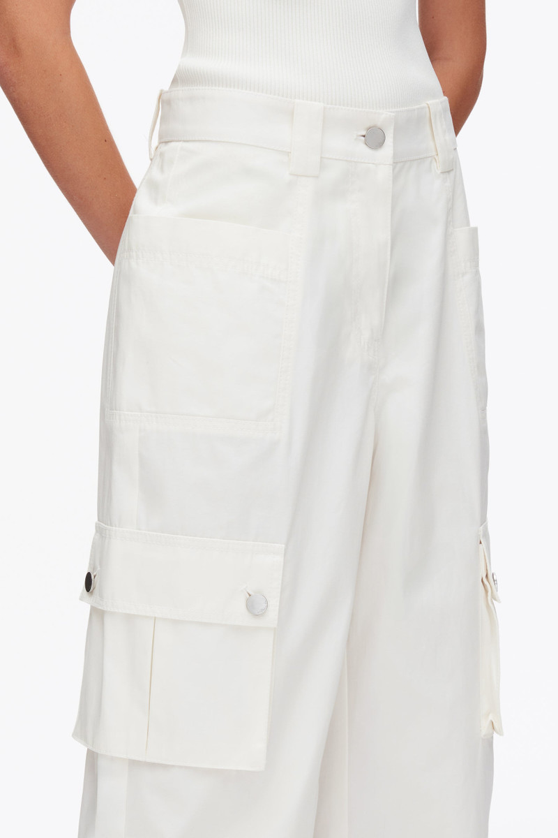 Two-Toned Cropped Cargo Pants 6