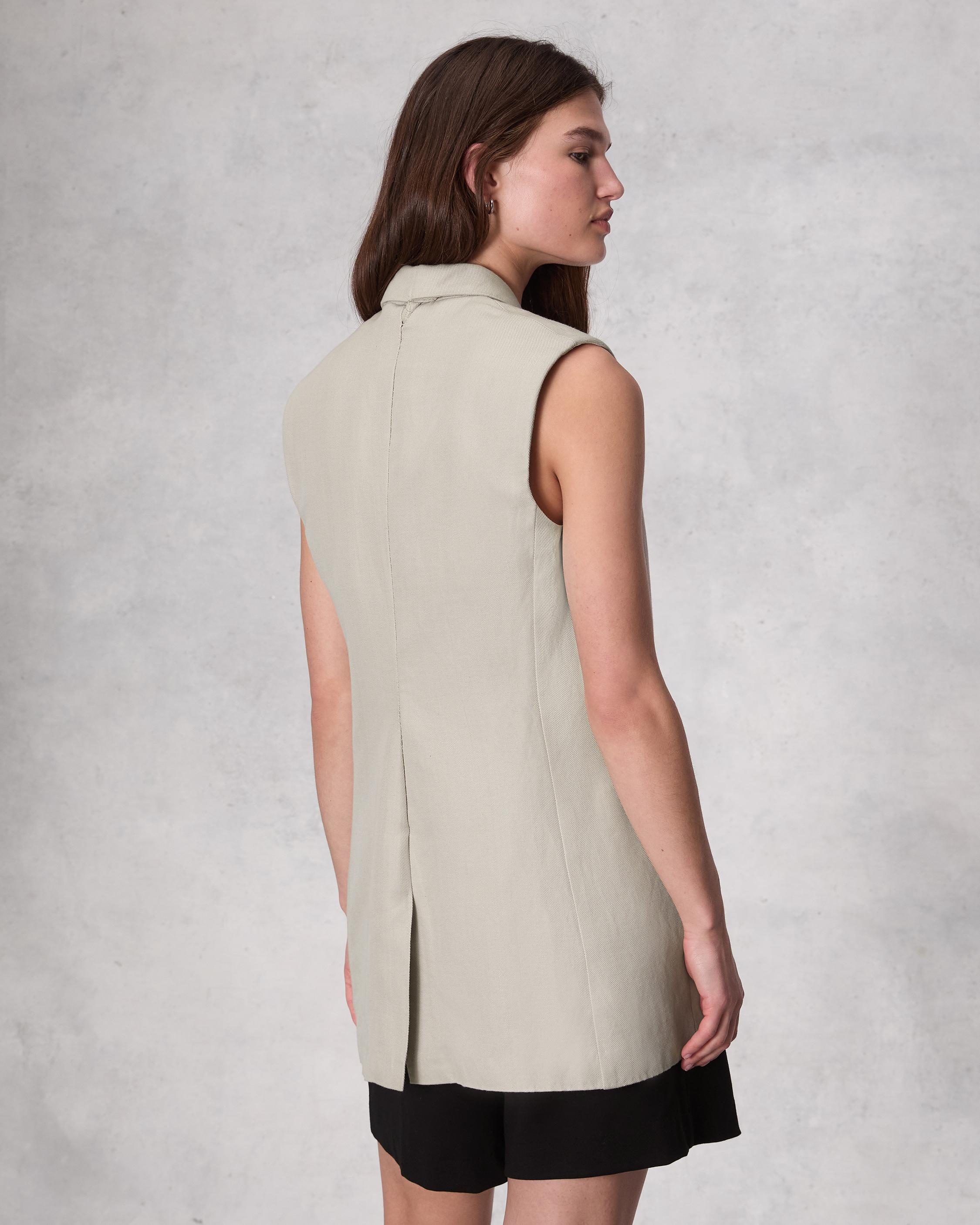 Odessa Cotton Linen Vest
Relaxed Fit - 4