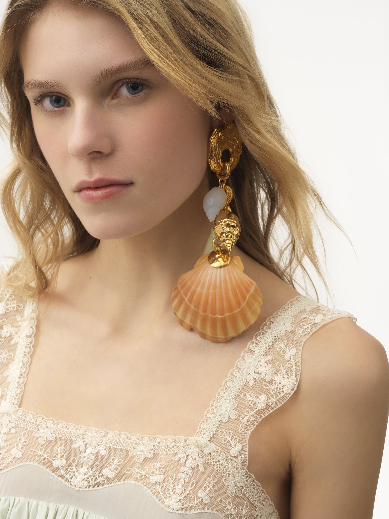 THE CHLOÉ SHELLS MONO EARRING - 2