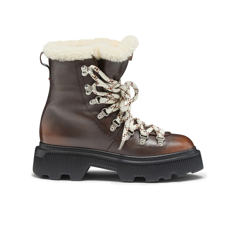 Women's brown leather hiking boot with fur 1