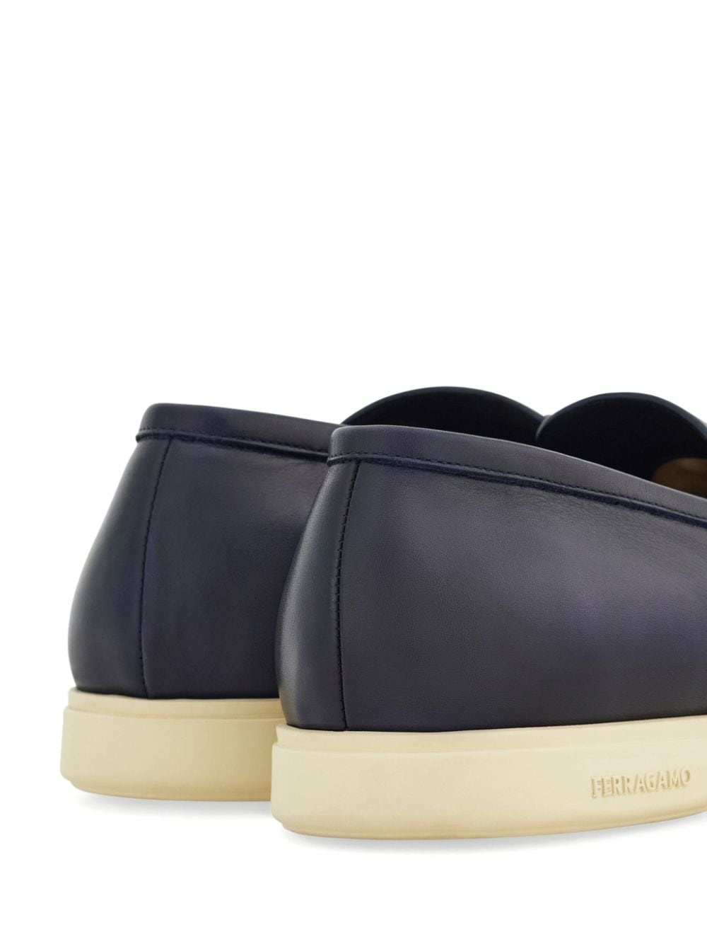 Gancini-plaque leather loafers - 3