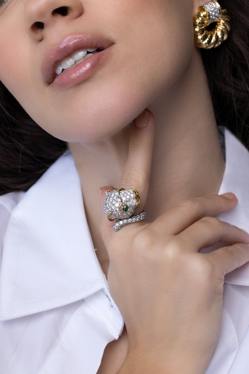 DAVID WEBB Diamond Lion Ring outlook