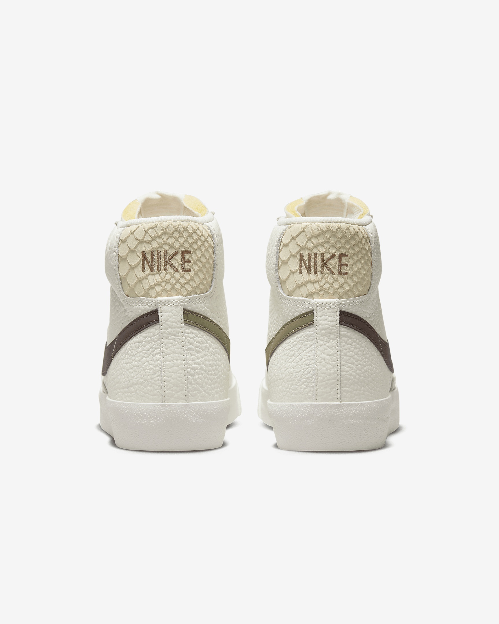 Nike Women's Blazer Mid '77 Shoes - 7