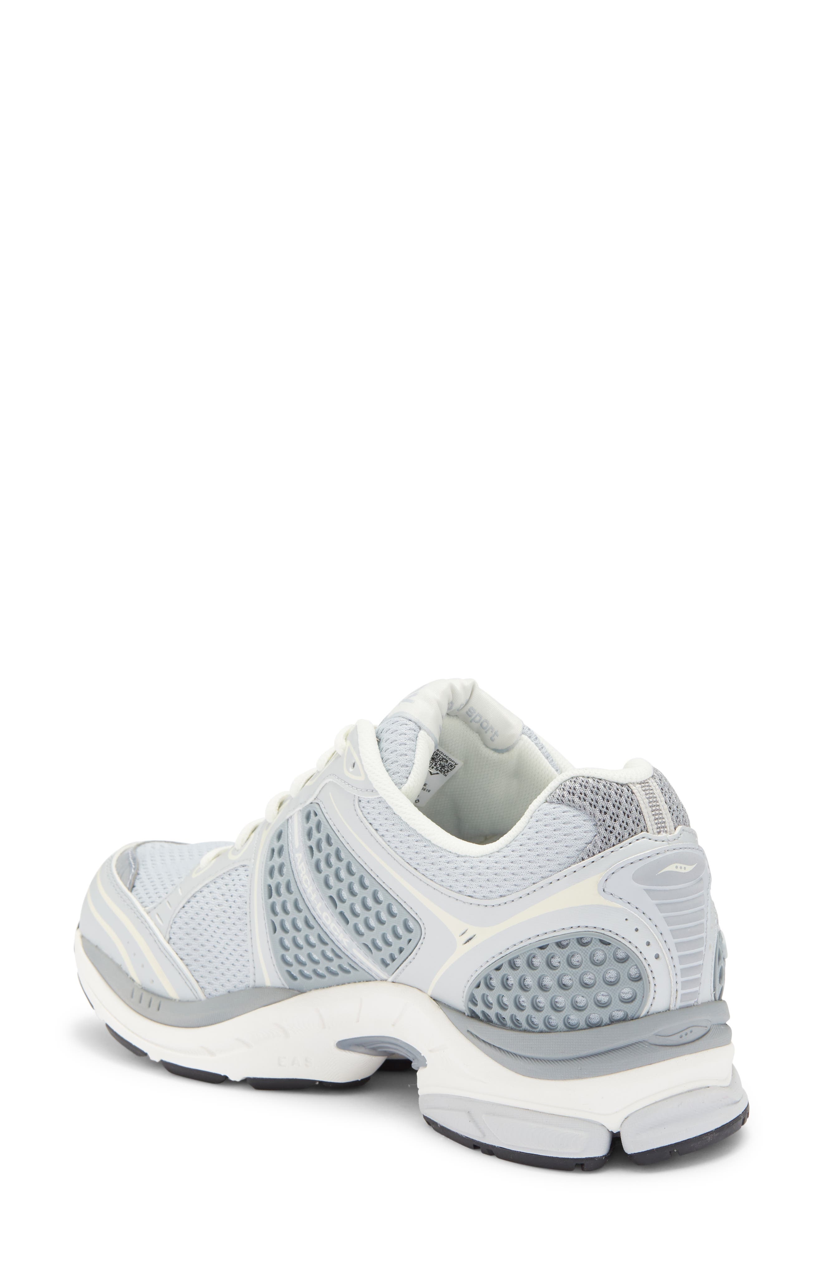 Saucony ProGrid Triumph 4 Sneaker in Light Grey at Nordstrom - 2
