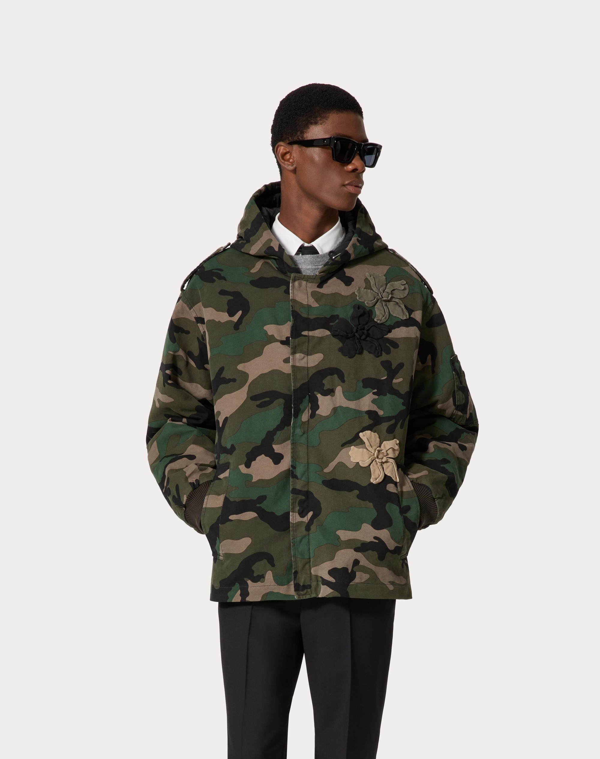 COTTON CABAN WITH HOOD AND EMBROIDERED CAMOUFLOWER PATCH - 3