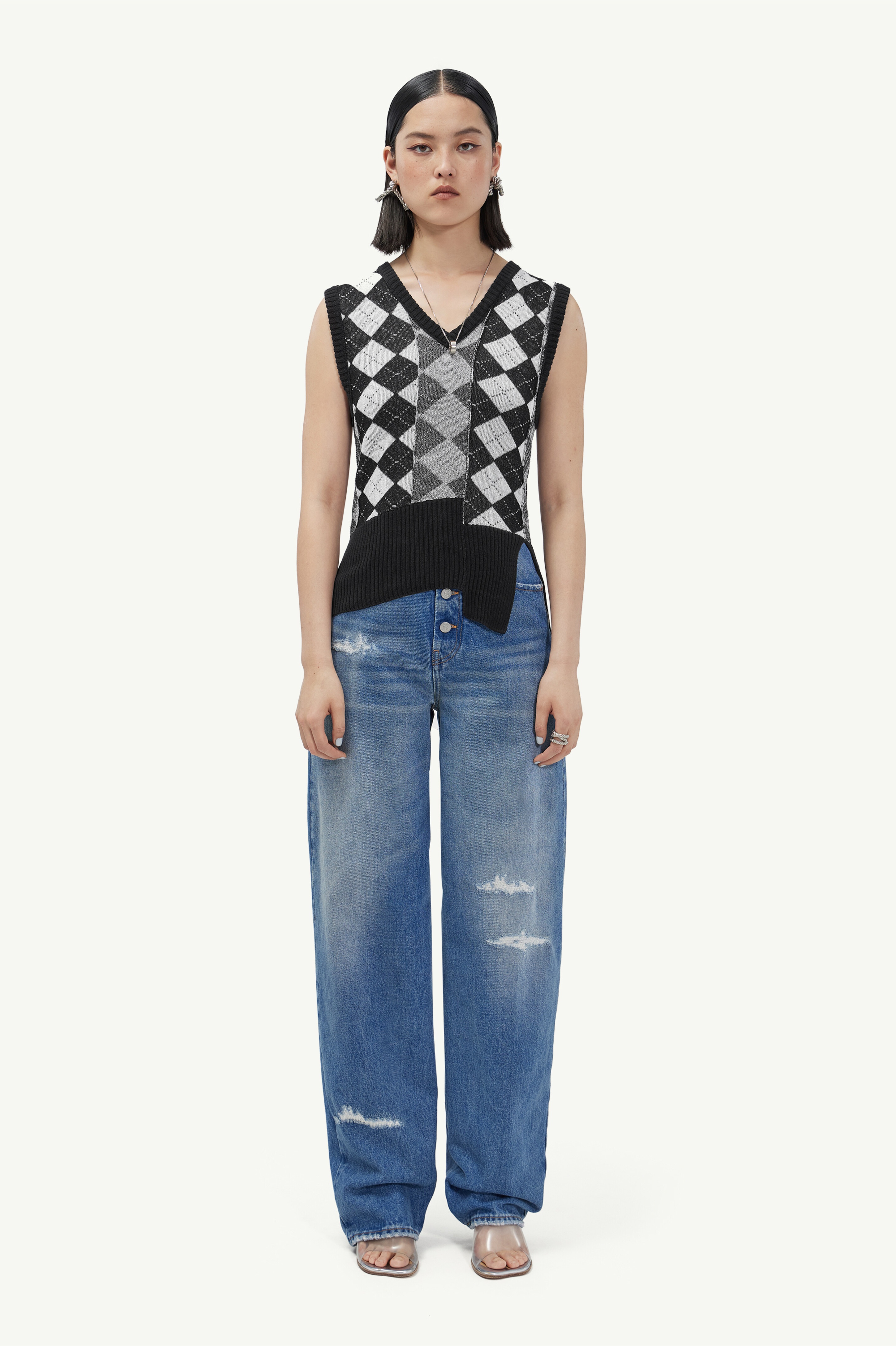 Sleeveless V-neck argyle jumper - 5