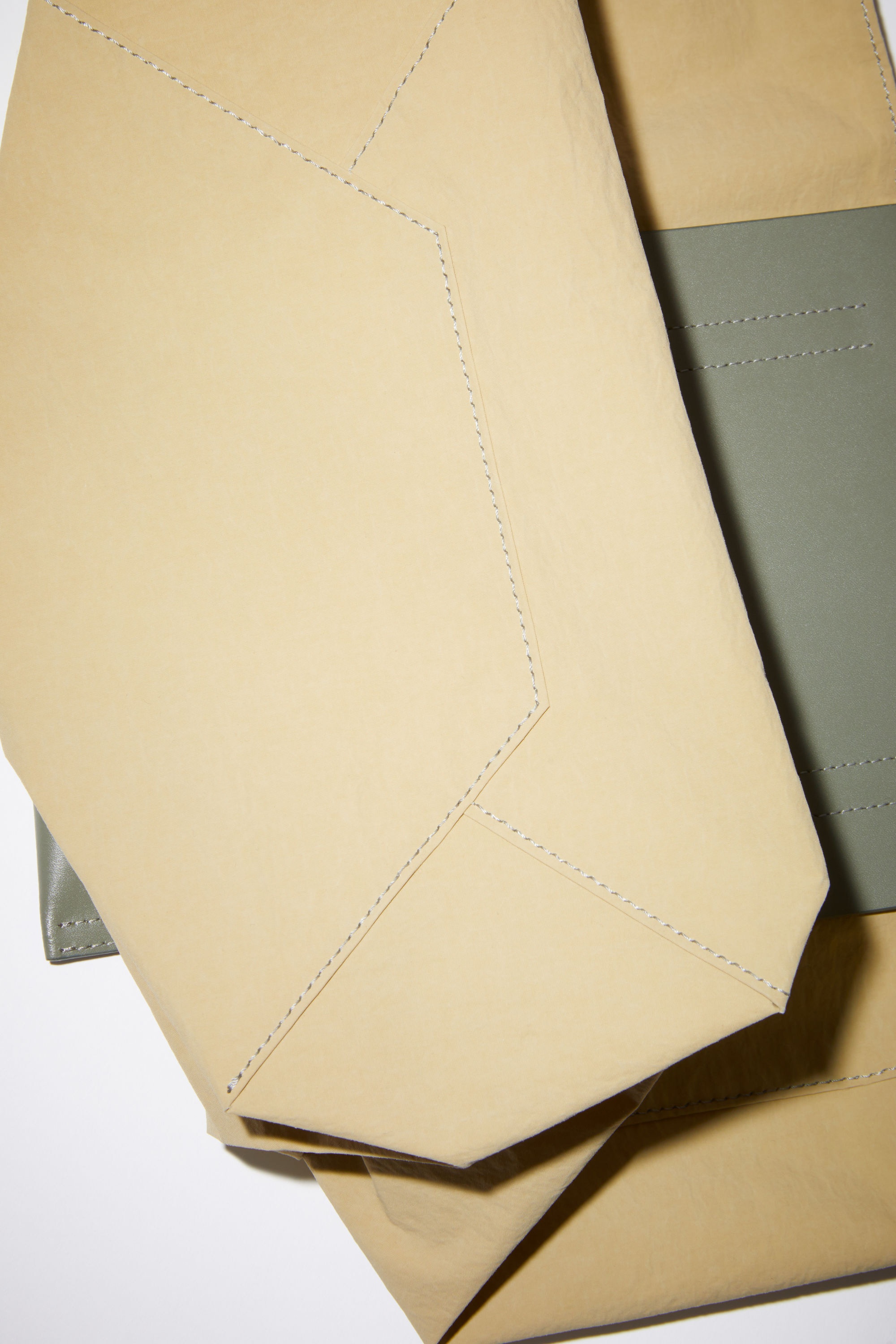 Papery recycled Nylon tote bag - Olive green/green - 6