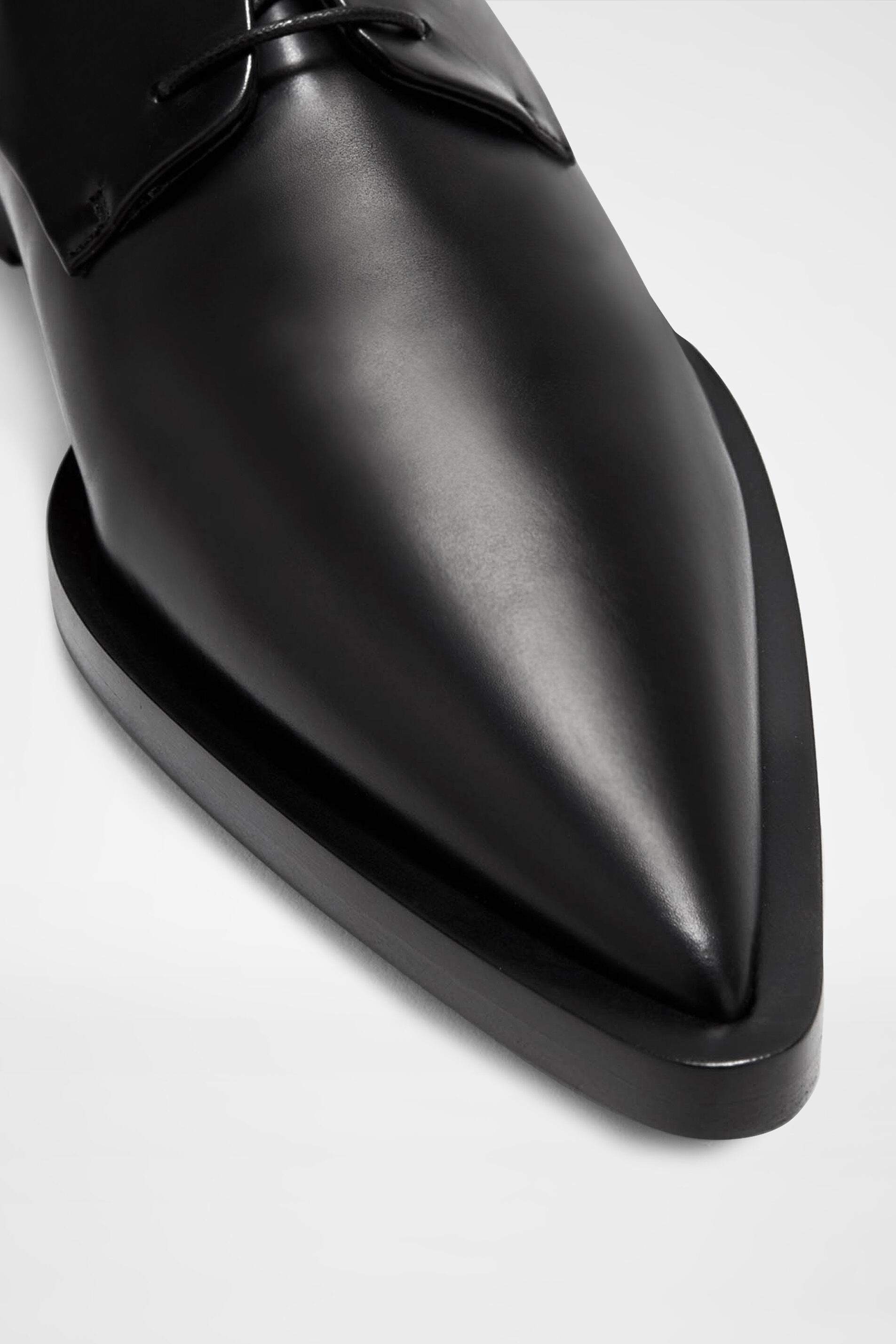 Lace-Up Shoes - 6