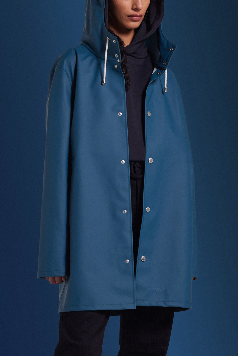 Stutterheim Stockholm Lightweight Raincoat Petrol blue outlook