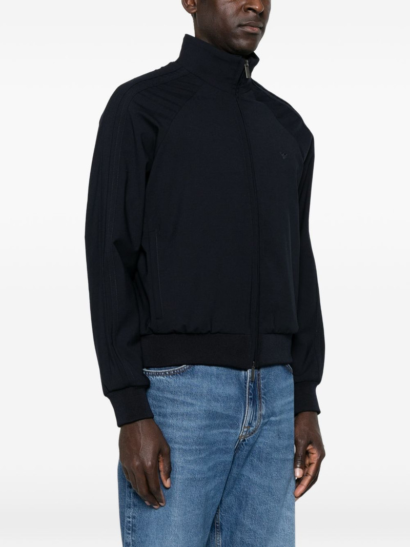 zip-fastening jacket 3