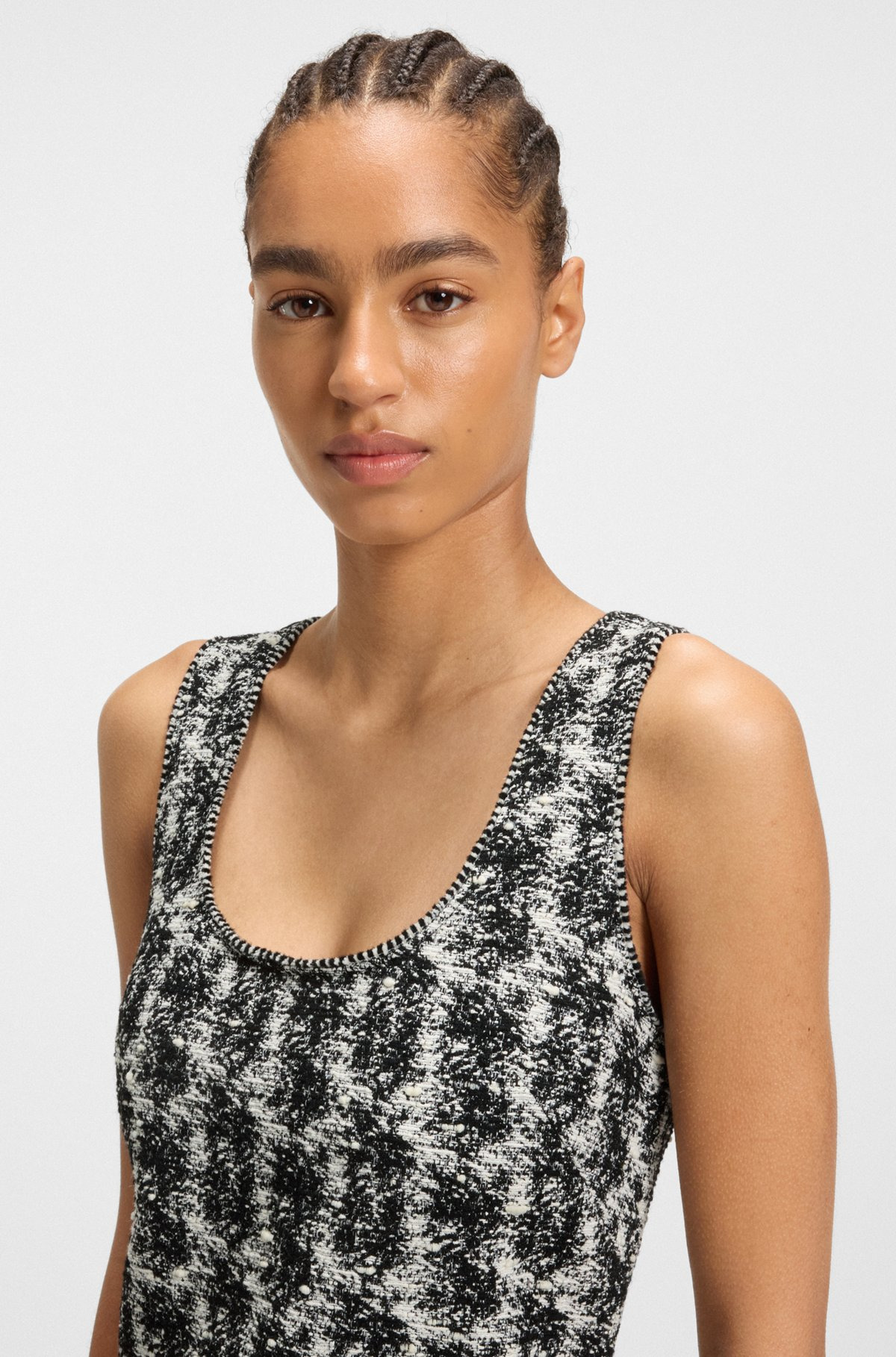 SLEEVELESS DRESS IN PATTERNED FEATHER TWEED - 5