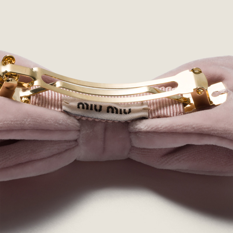 Miu Miu Velvet hair clip outlook