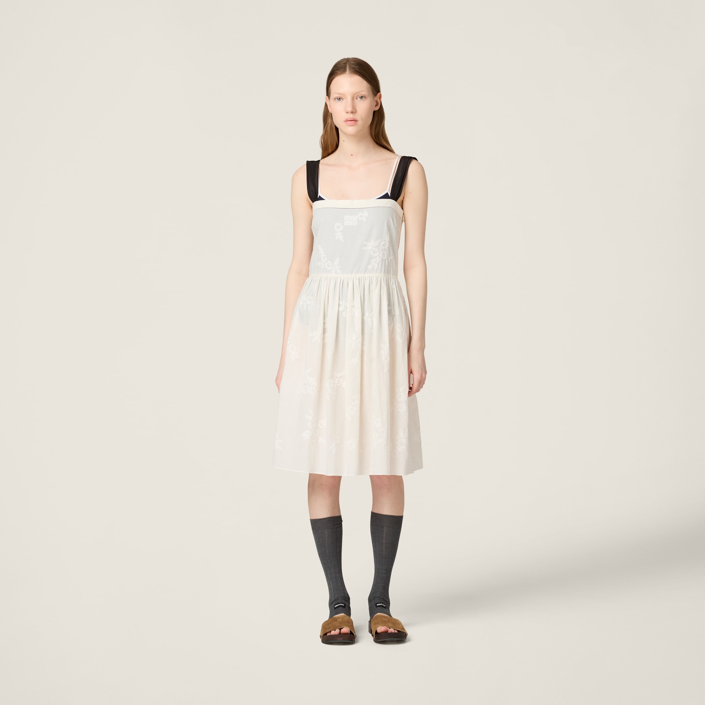 Embroidered batiste dress - 2