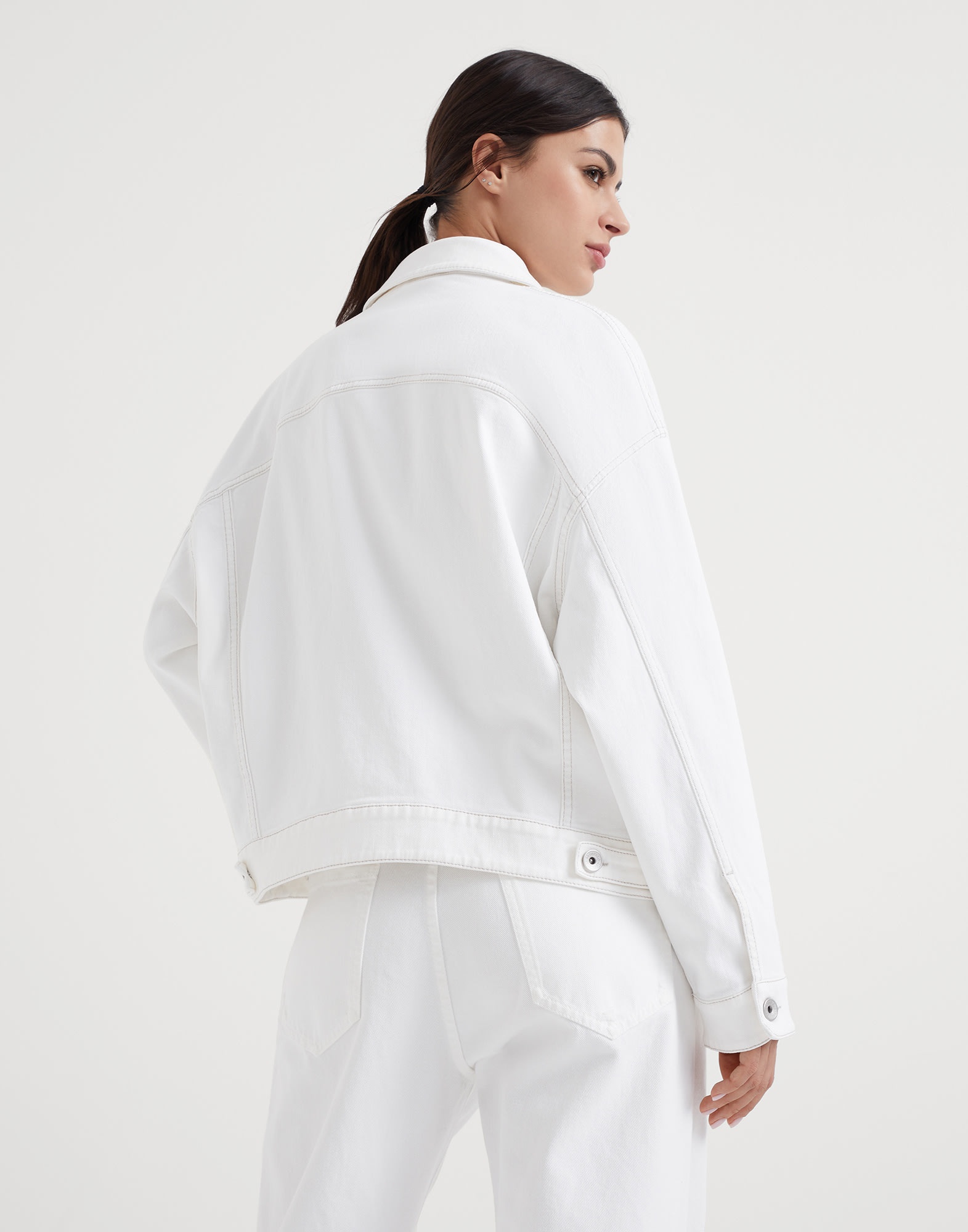 Garment-dyed comfort denim four-pocket jacket with shiny tab - 2
