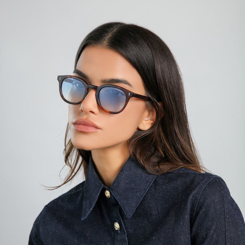 illesteva Slope Sunglasses outlook