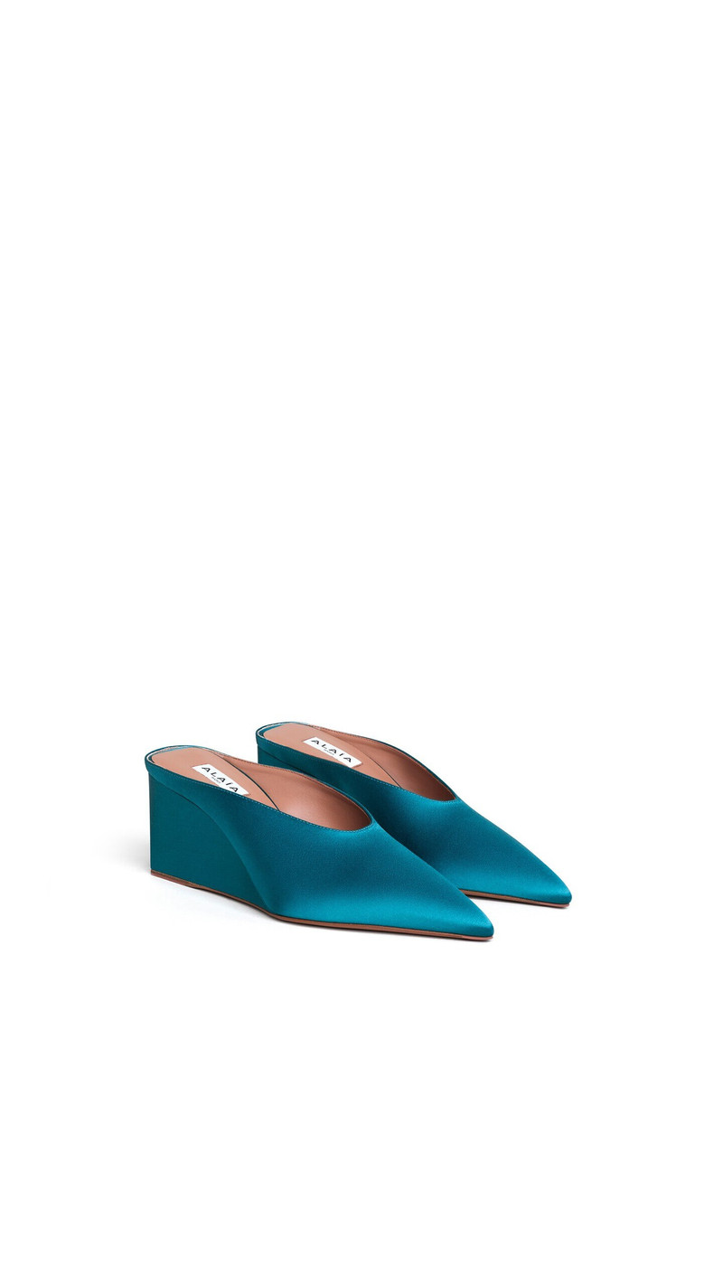 Alaïa CUBE MULES IN SATIN outlook