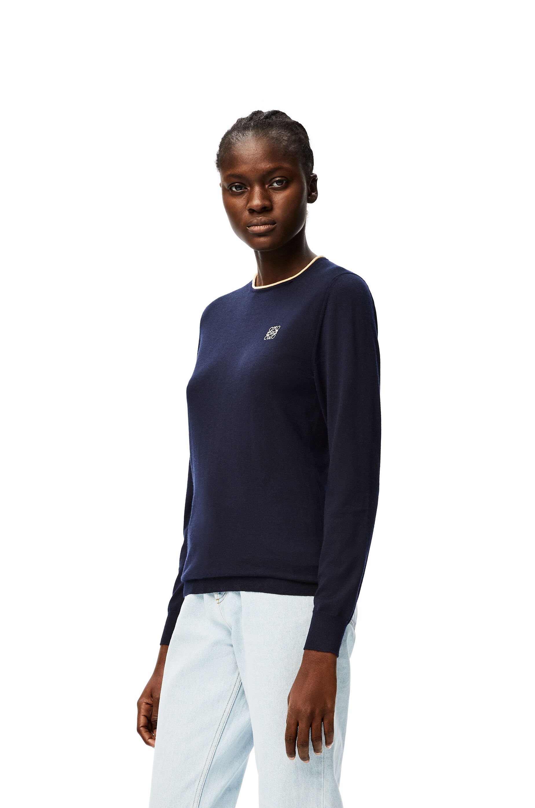 Anagram embroidered crewneck sweater in cashmere - 3