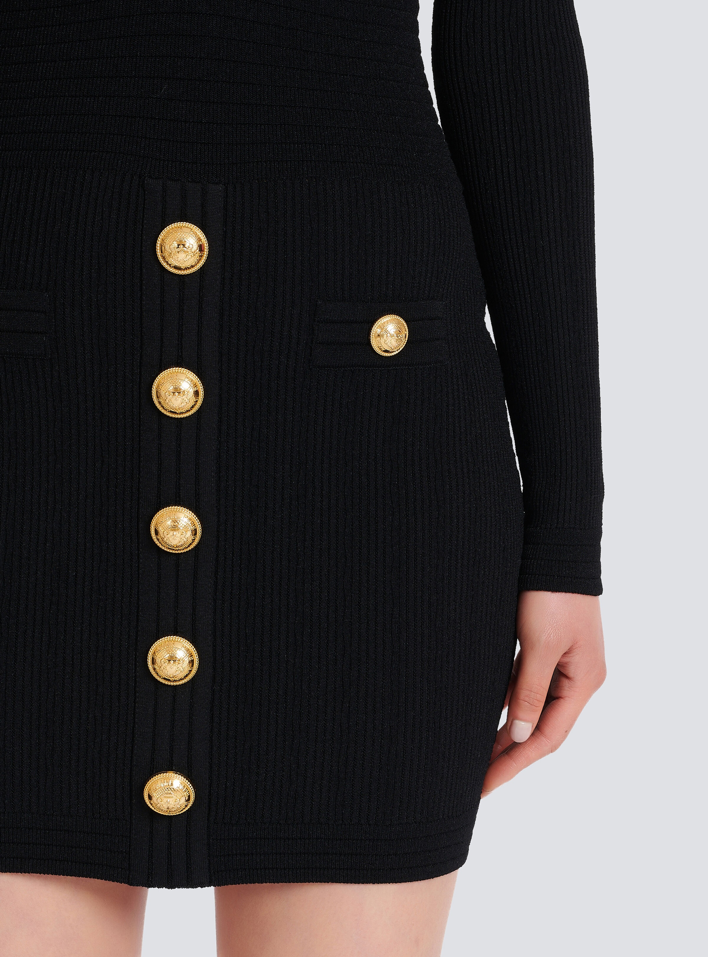 Short knitted dress with gold buttons - 8