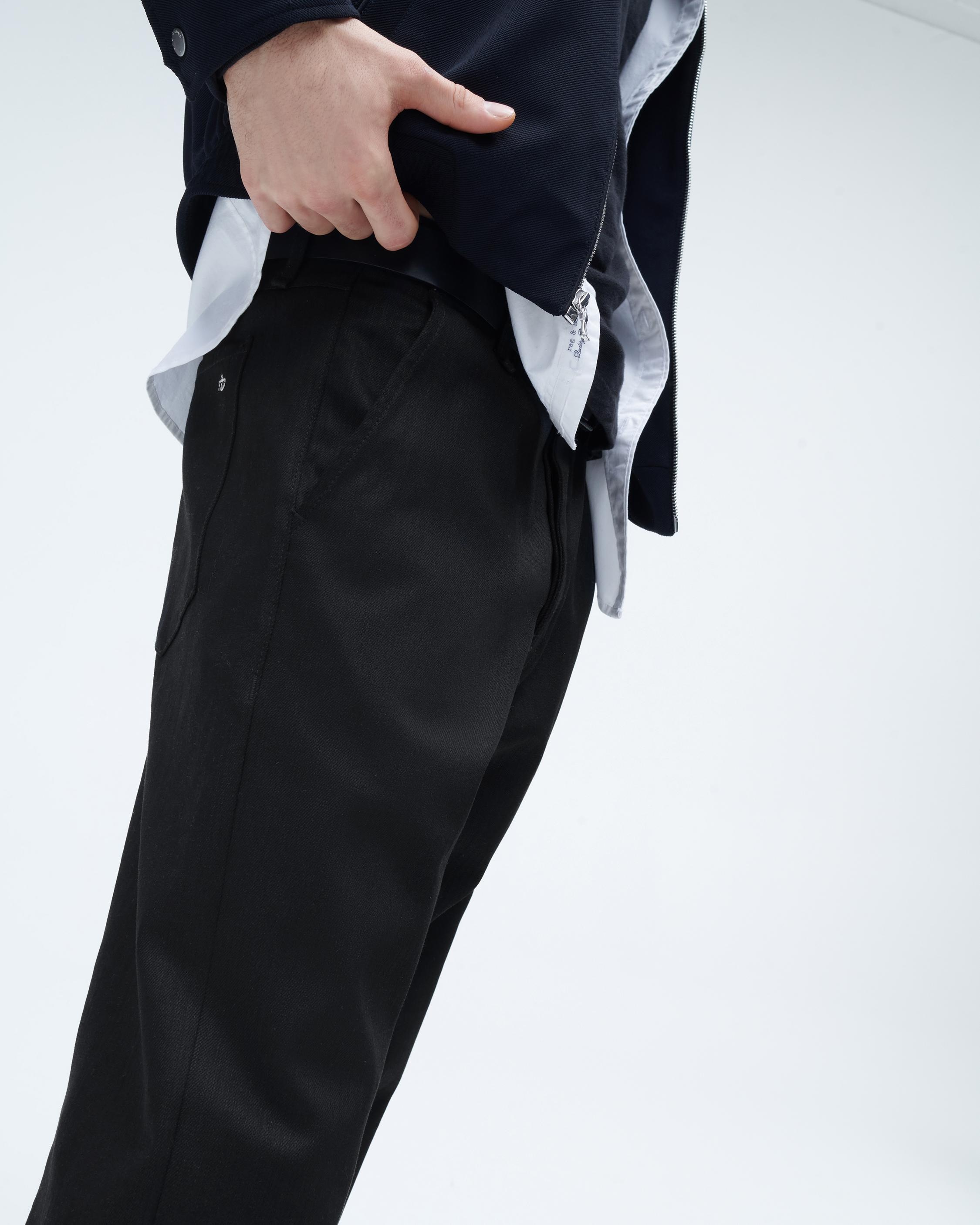 RB24 - Raw Black
Straight Fit Washed Black Jean - 5