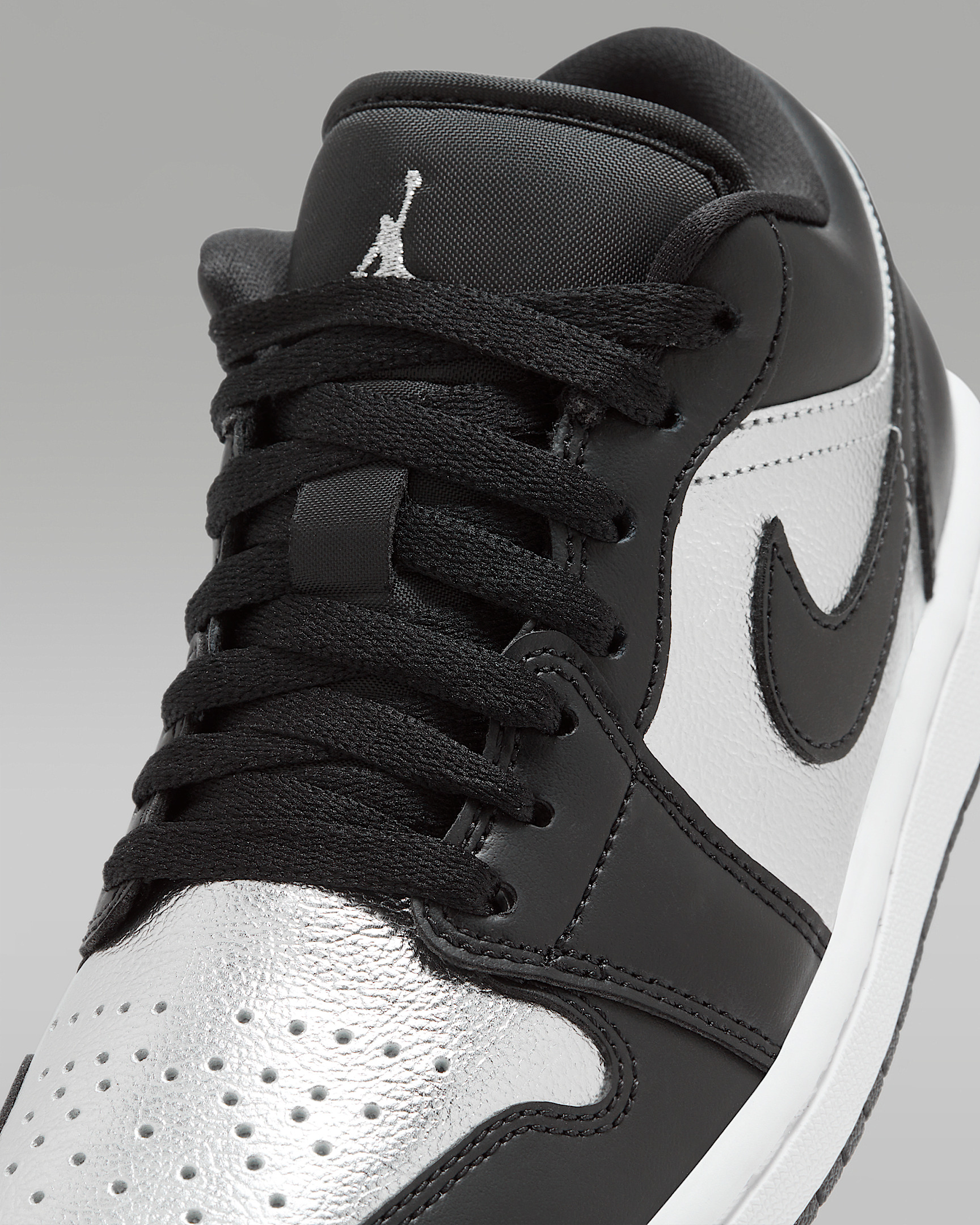 Air Jordan 1 Low SE Women's Shoe - 7