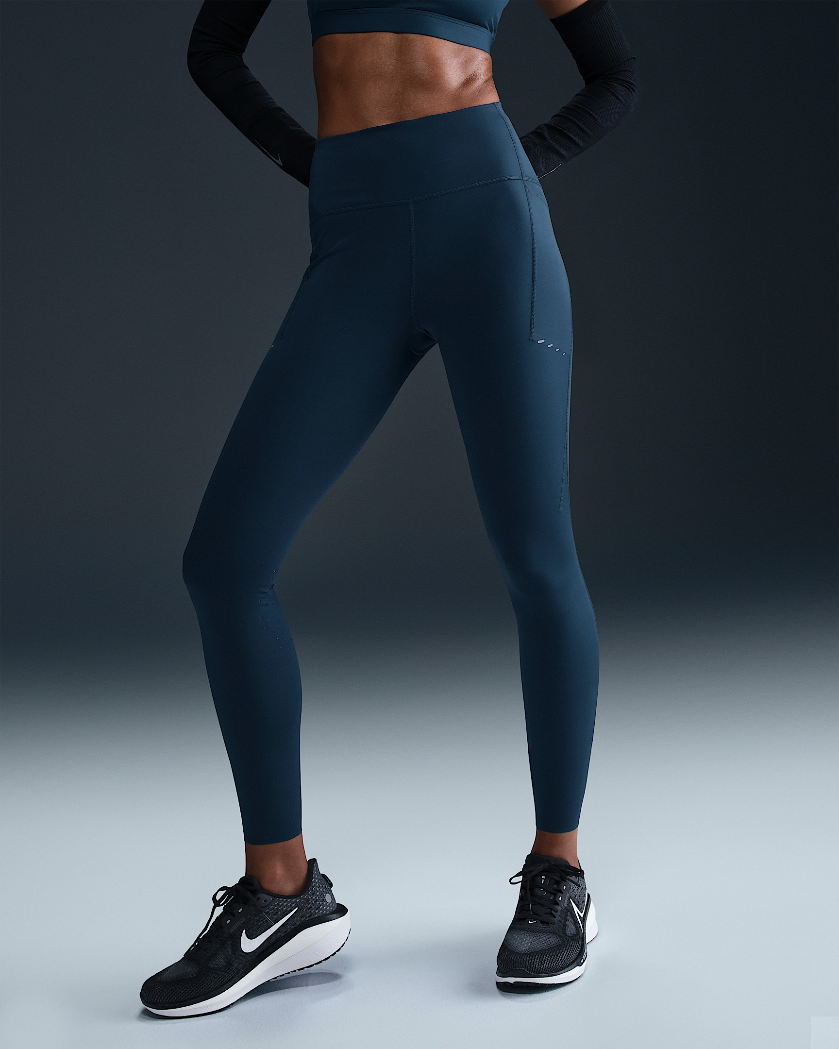 Nike Swift Women's High-Waisted 7/8 Running Leggings with Pockets - 2