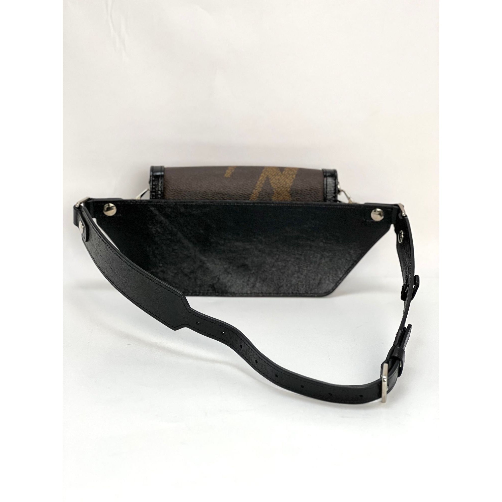 LOUIS VUITTON Reverse Giant Monogram Dauphine Bumbag Clutch - 15