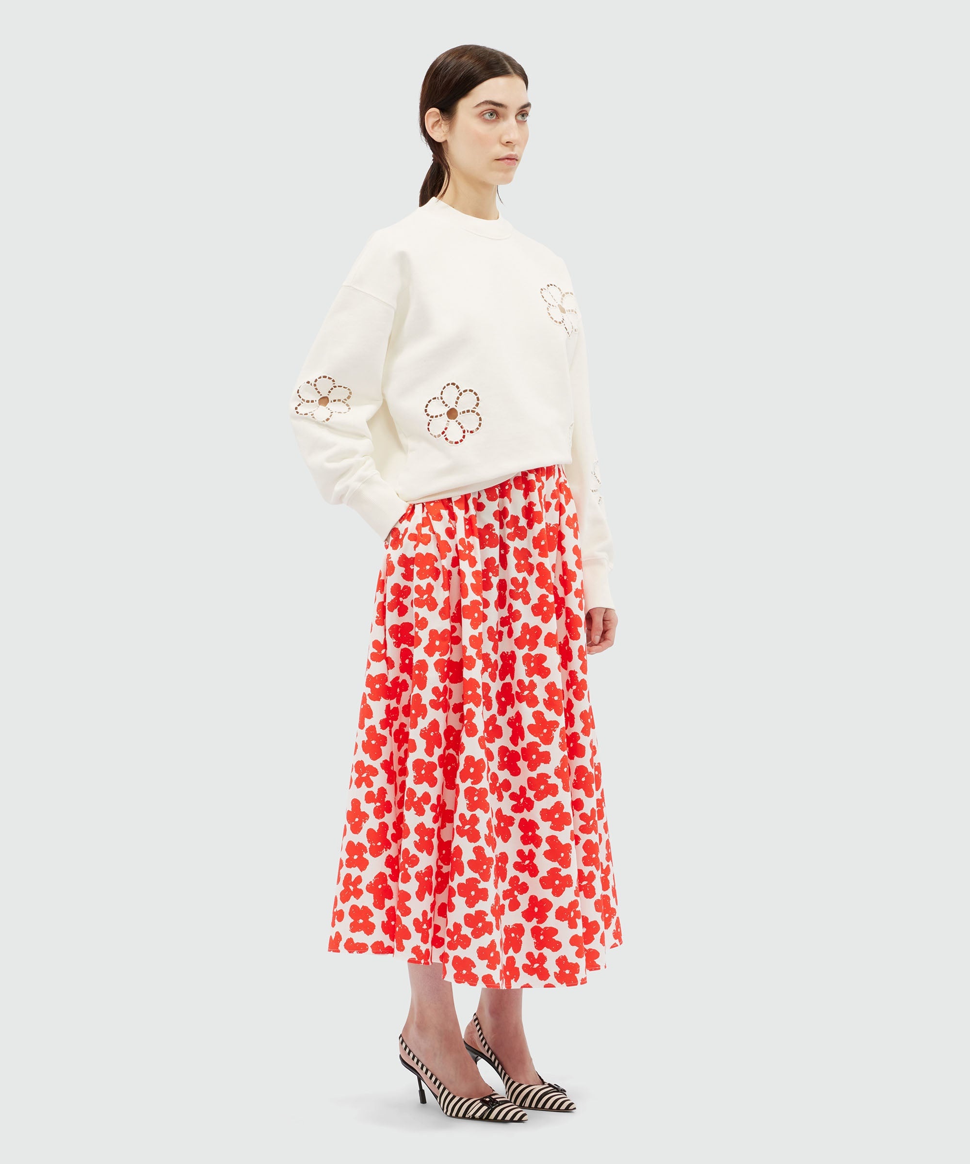 Sweatshirt with floral embroidery - 4
