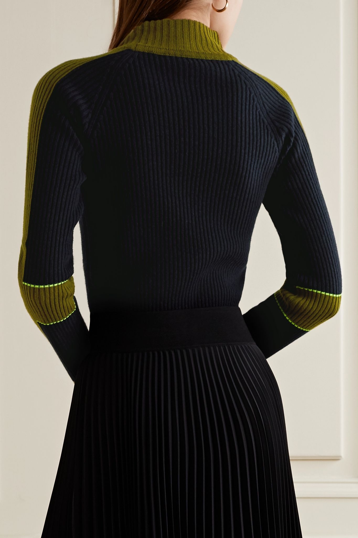 Color-block ribbed wool and cashmere-blend turtleneck sweater - 4