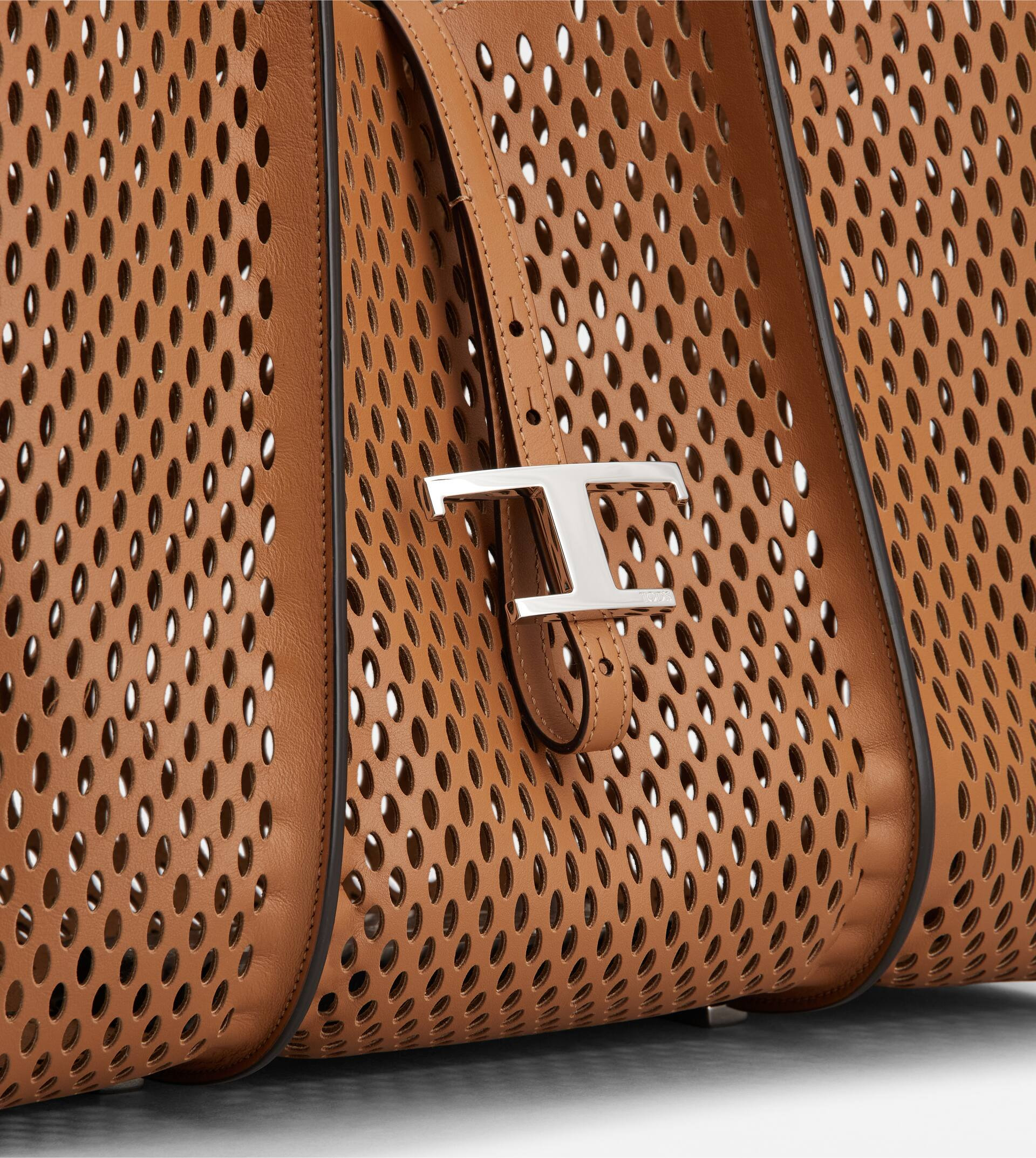T TIMELESS SHOPPING BAG IN LEATHER MEDIUM - BROWN - 5