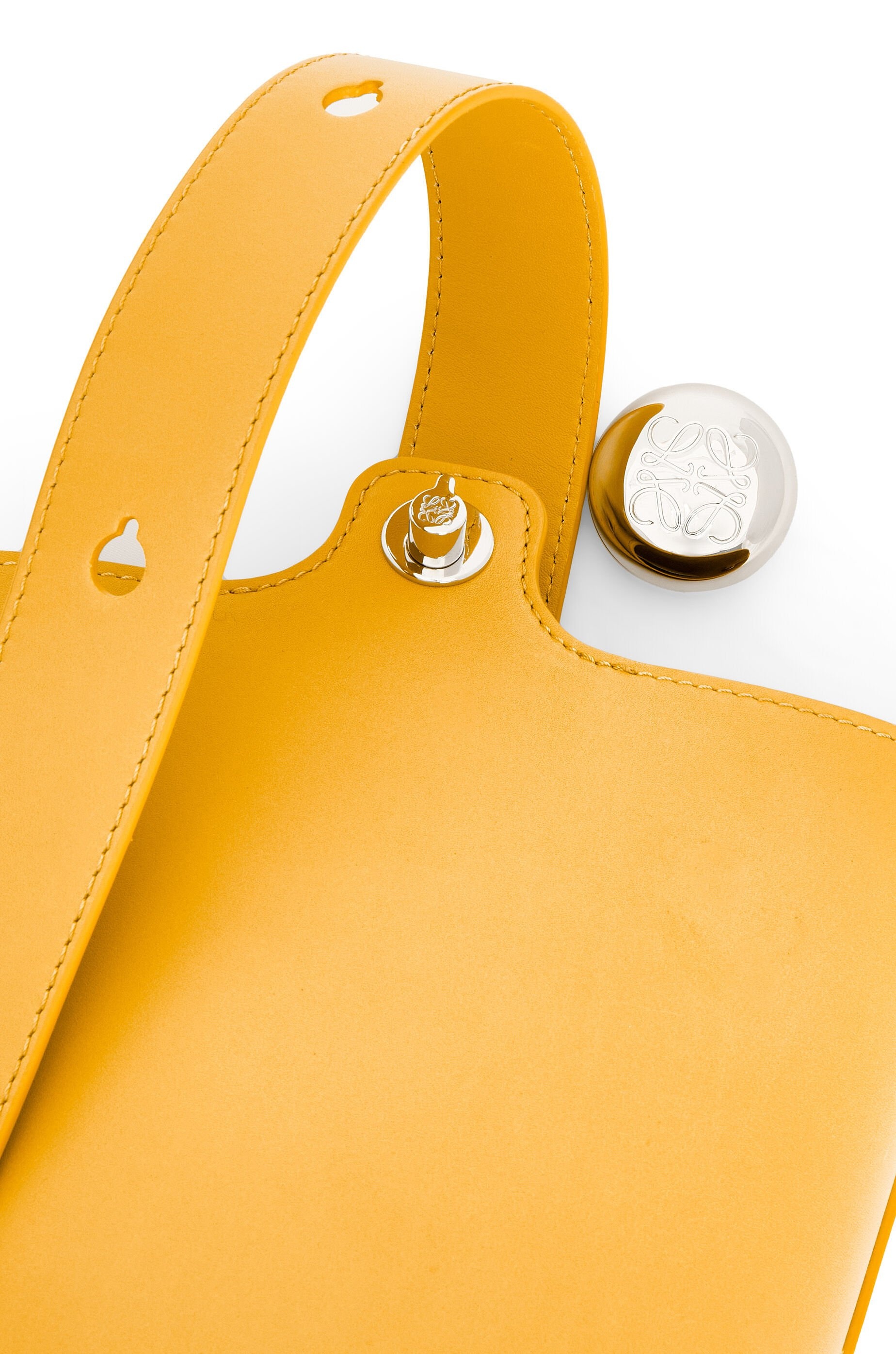 Mini Pebble Bucket bag in mellow calfskin - 6