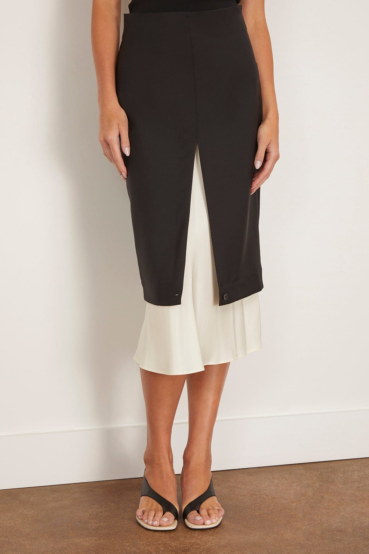 Contrast Upside-Down Skirt in Black - 3