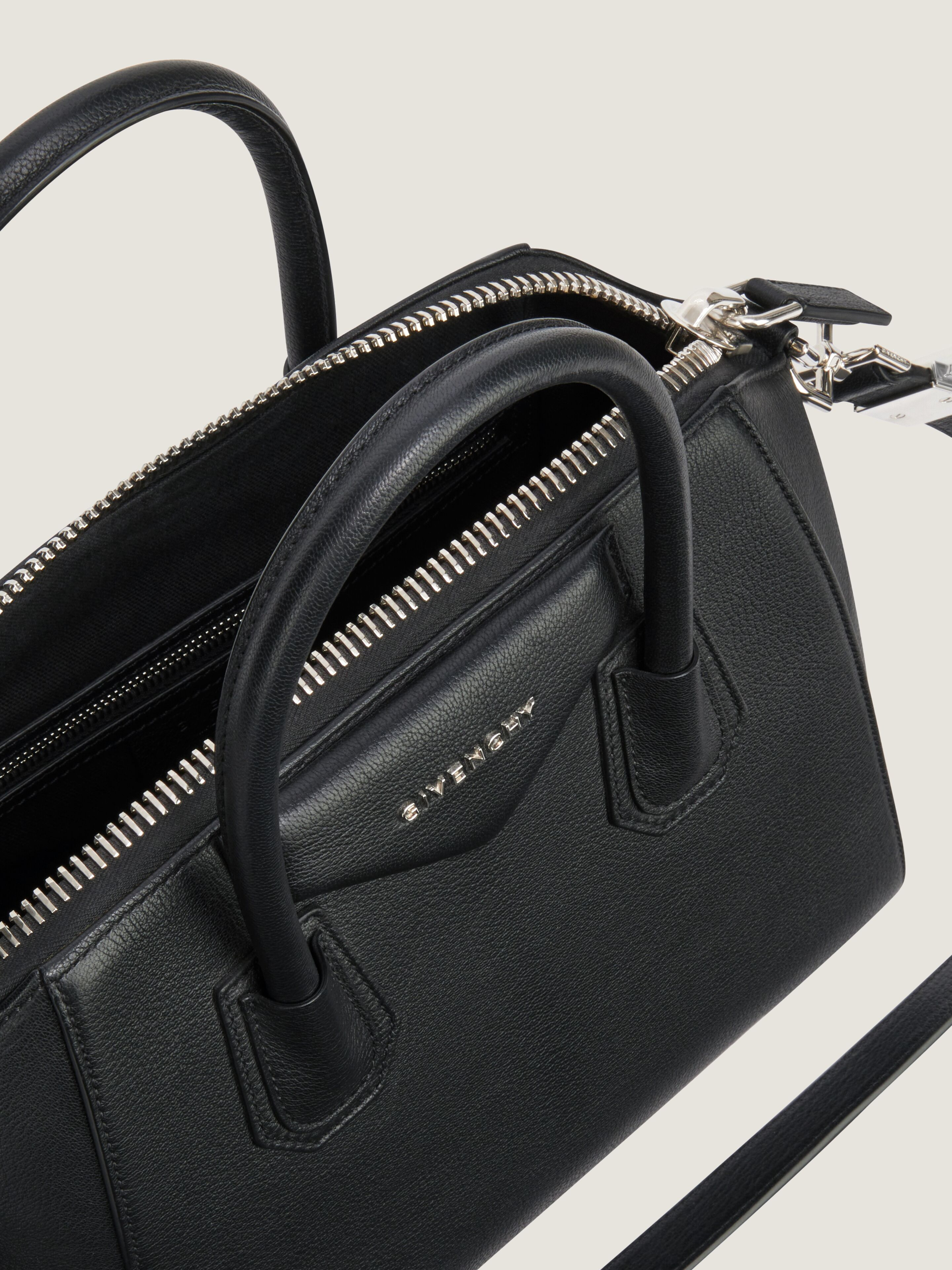 SMALL ANTIGONA BAG IN GRAINED LEATHER - 4