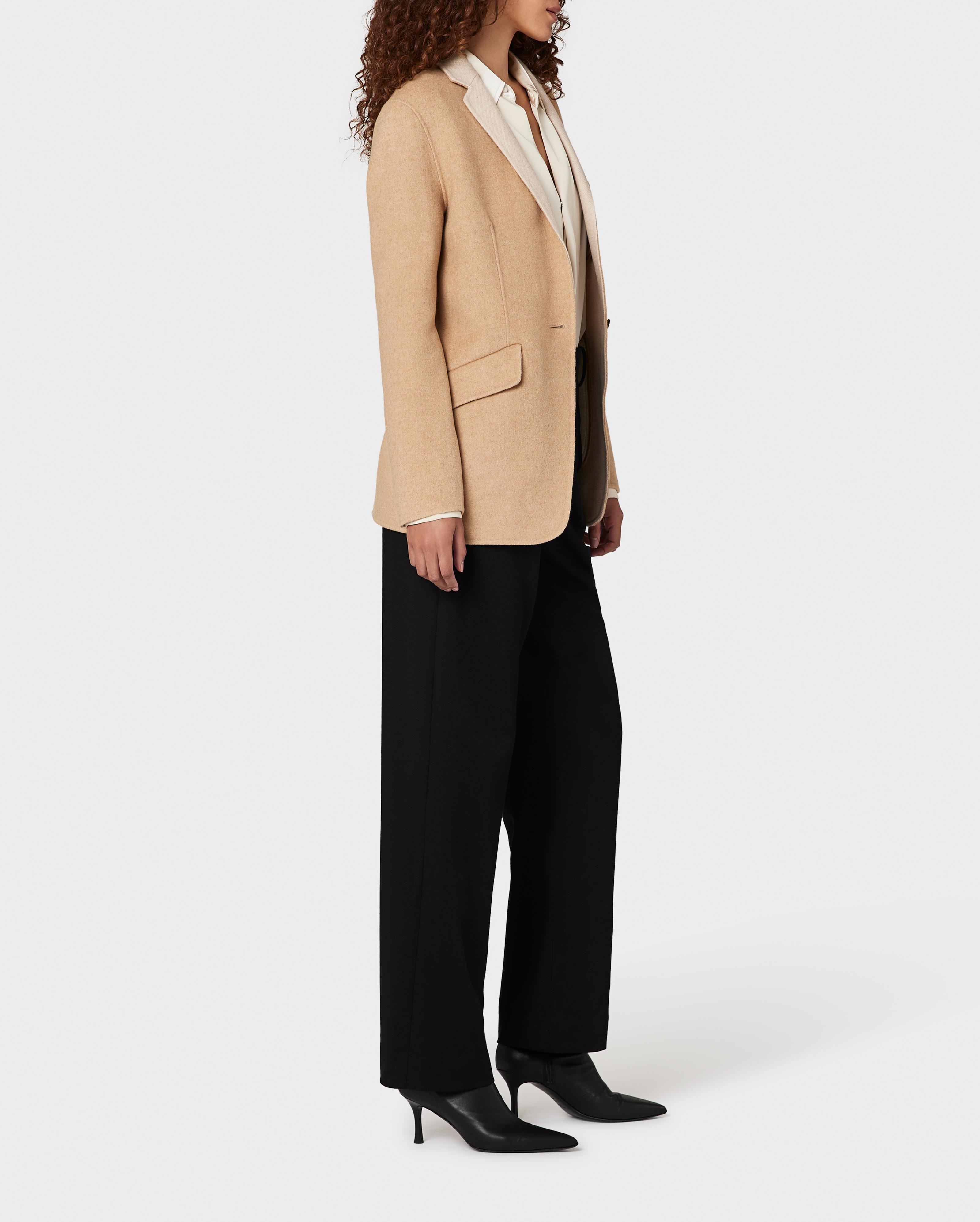 Margot Wool Blazer
Boyfriend Fit - 2