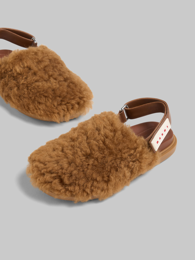 BROWN SHEARLING SABOT 5