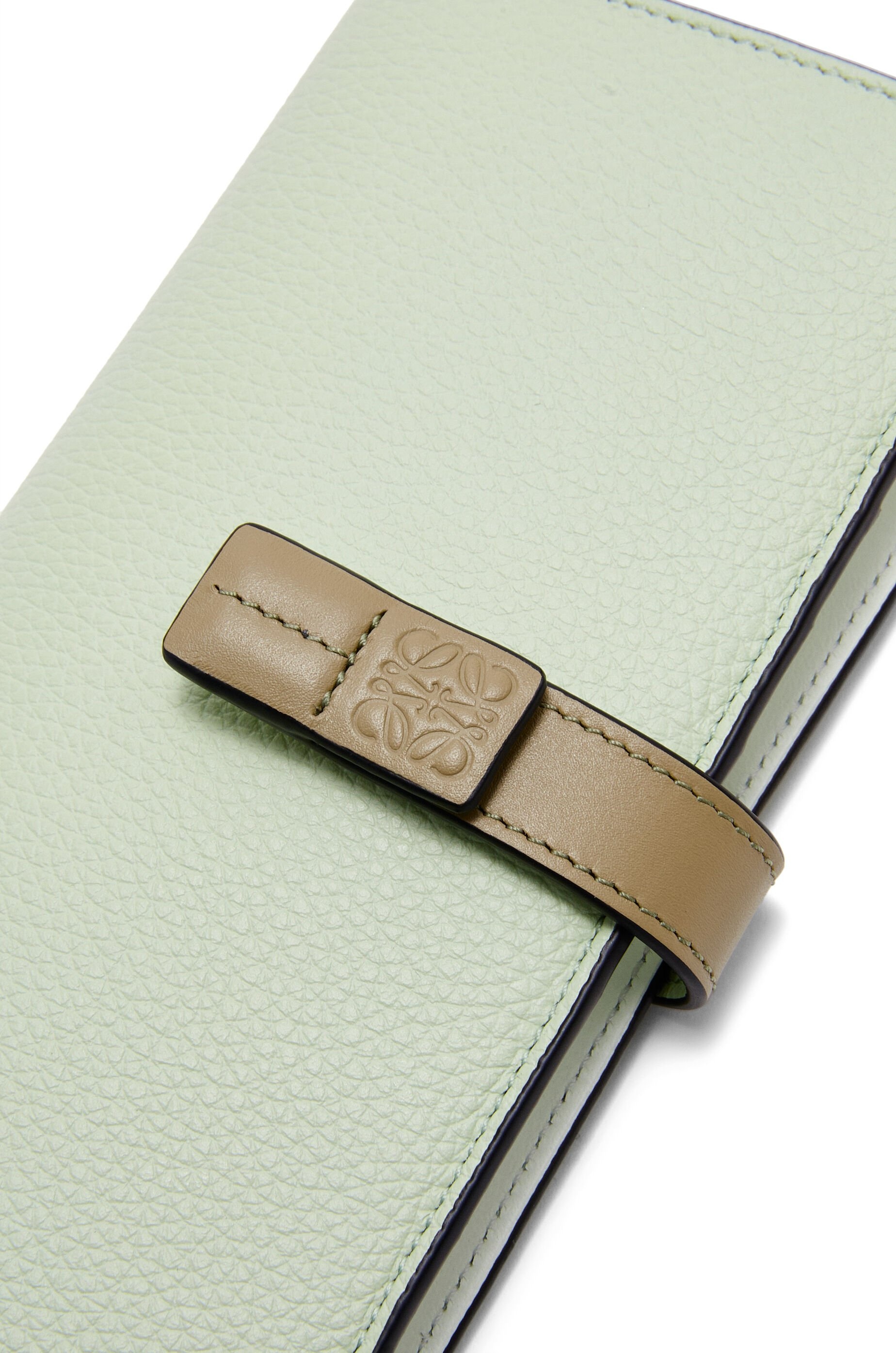 Large vertical wallet in grained calfskin - 5