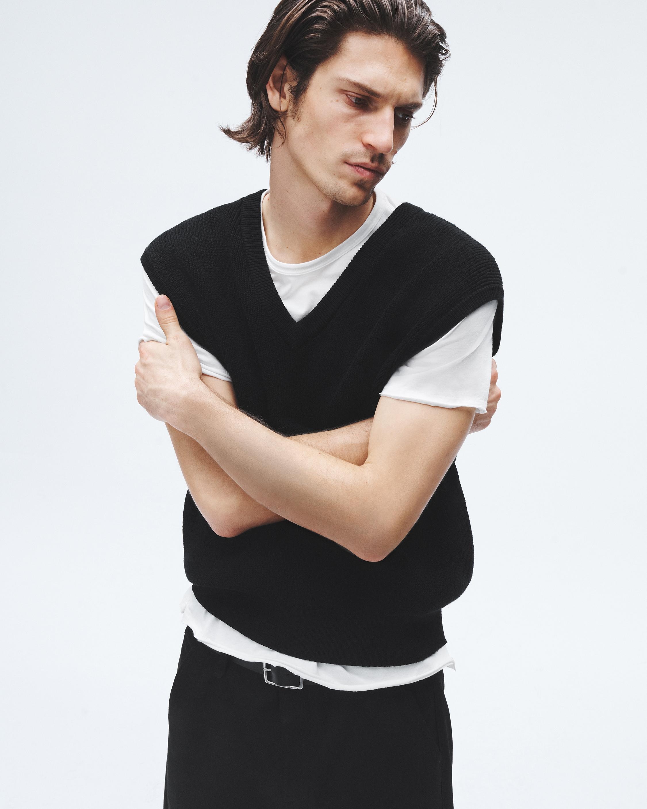 Harvey Cotton Sweater Vest
Classic Fit - 4