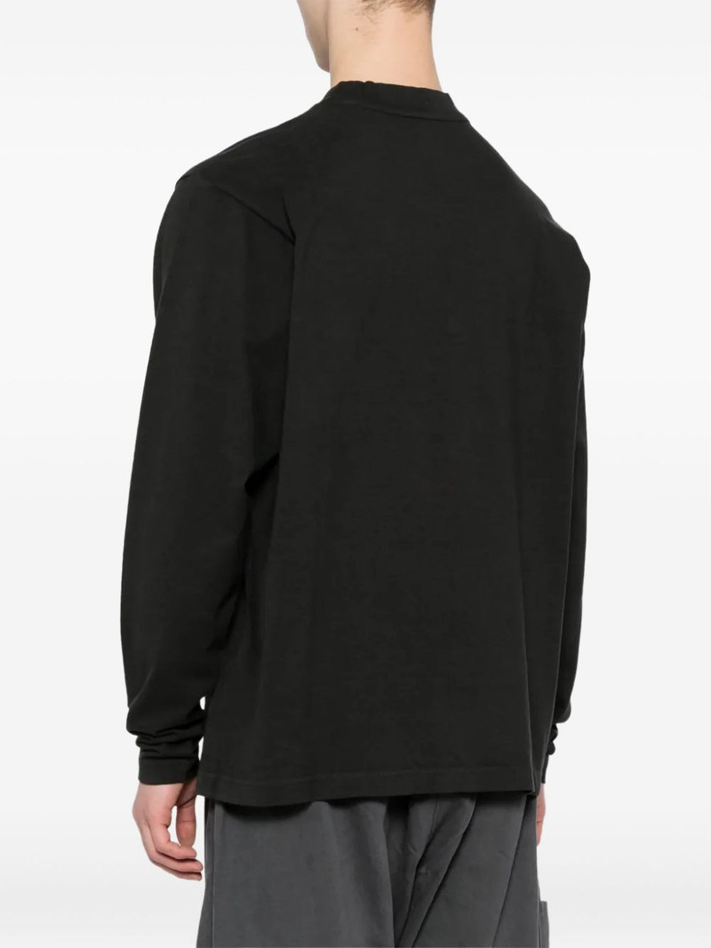 long-sleeve sweatshirt 4