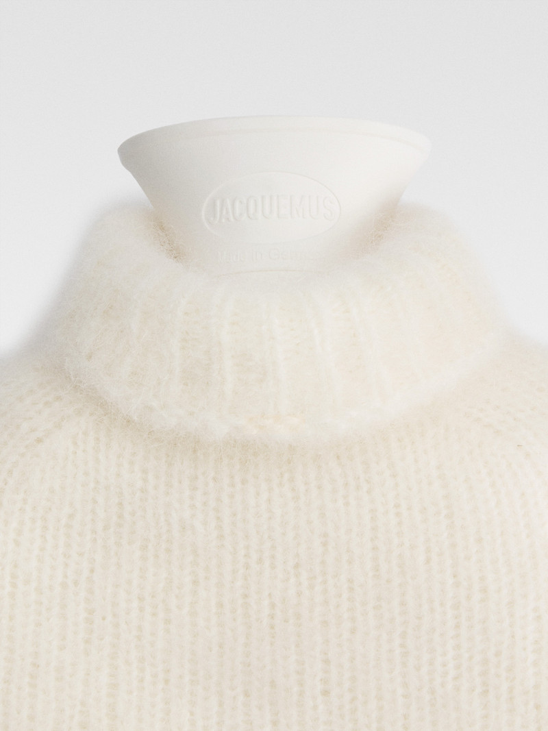 JACQUEMUS The hot-water bottle outlook