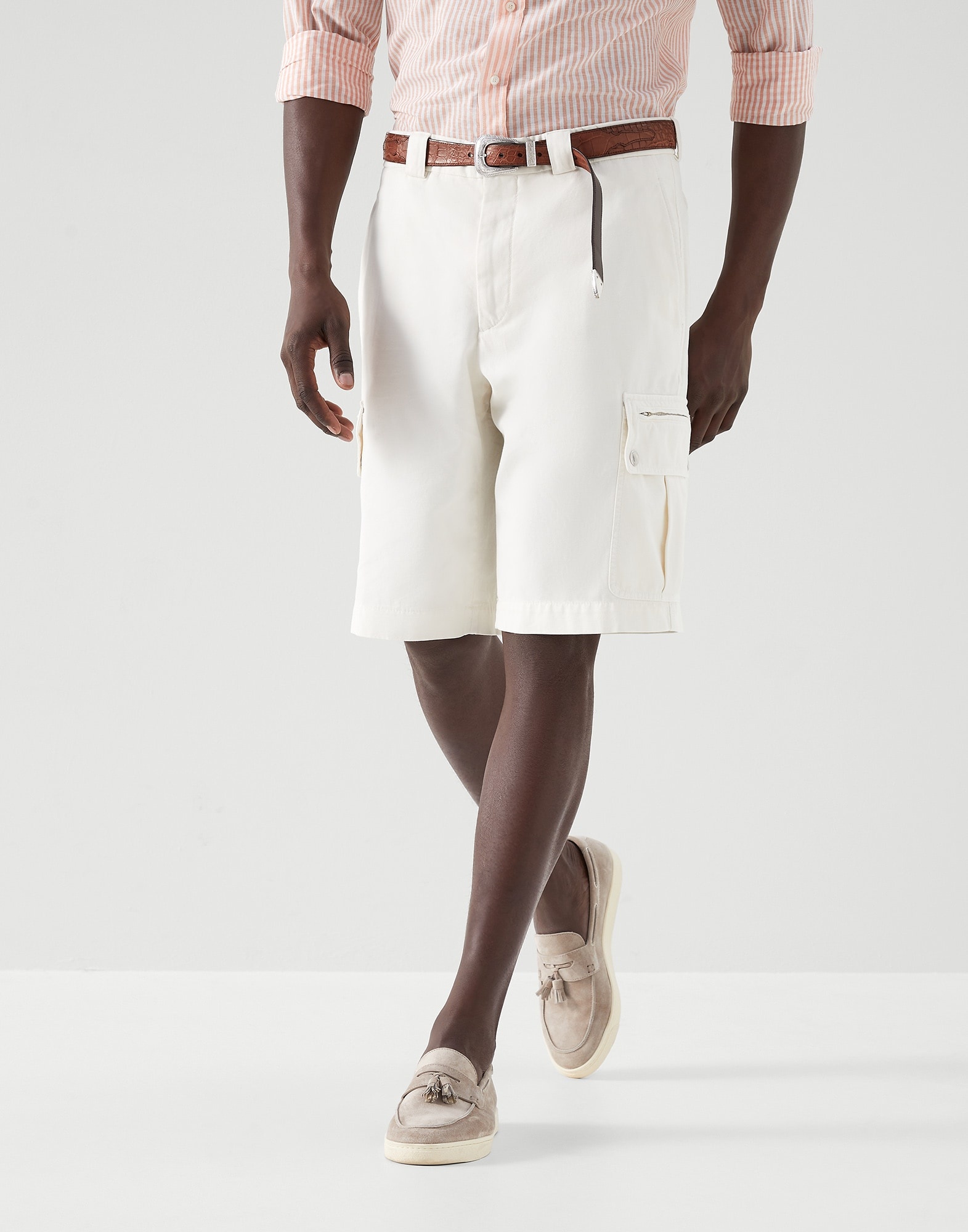 Garment-dyed leisure fit Bermuda shorts in twisted cotton gabardine with cargo pockets - 1