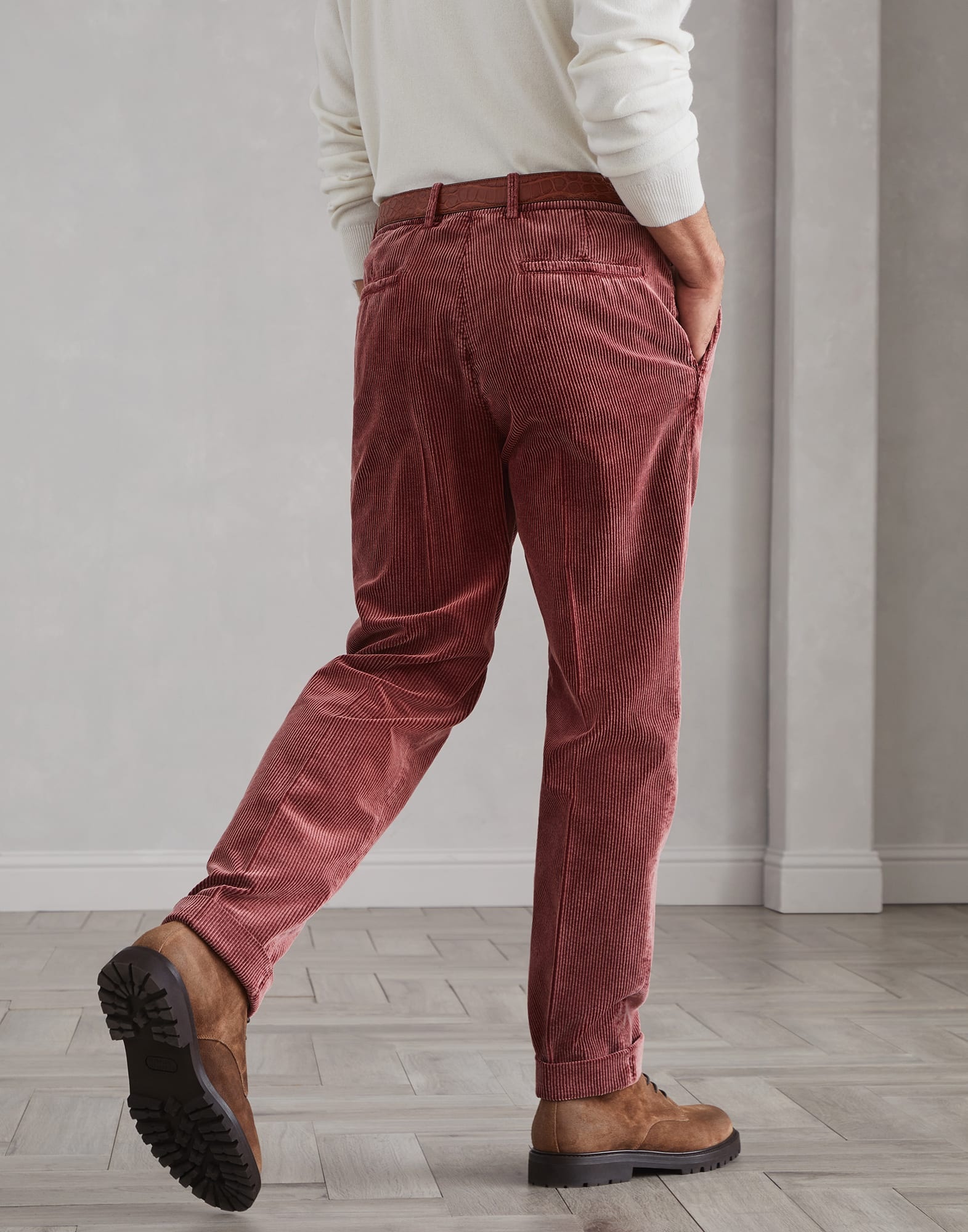 Garment-dyed leisure fit trousers in cotton corduroy - 2