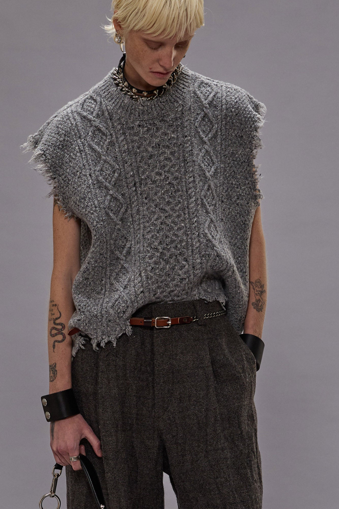 BOYFRIEND CABLE SWEATER VEST - 2