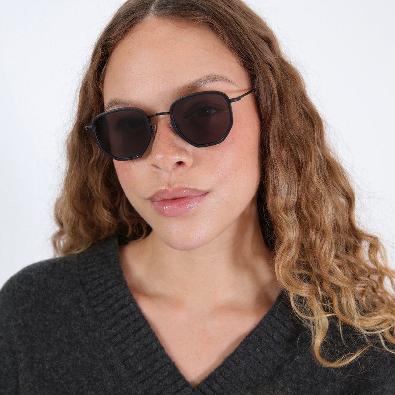illesteva Hunter Ace Sunglasses outlook