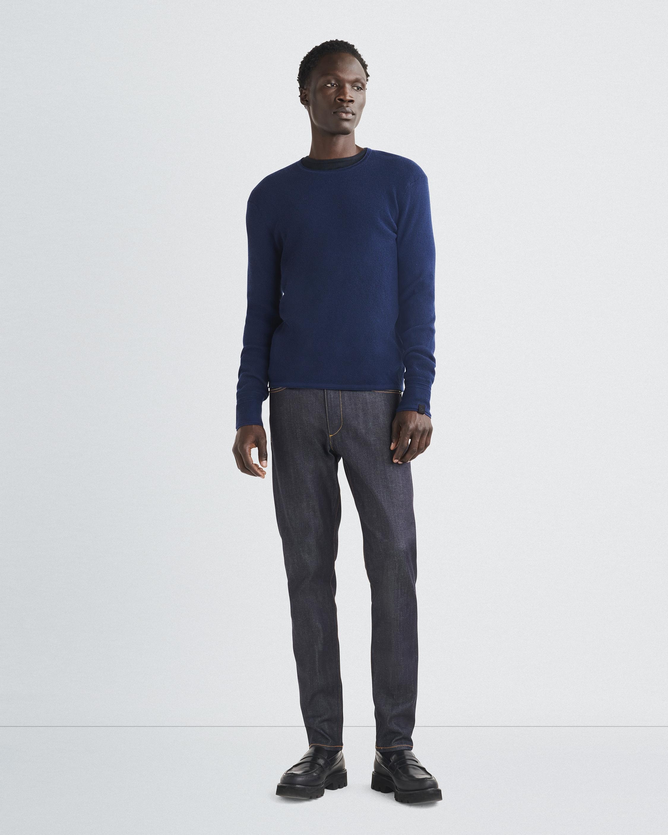 Martin Merino Crew
Classic Fit - 3