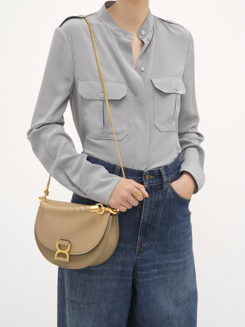 Chloé MARCIE CHAIN FLAP BAG IN GRAINED LEATHER outlook