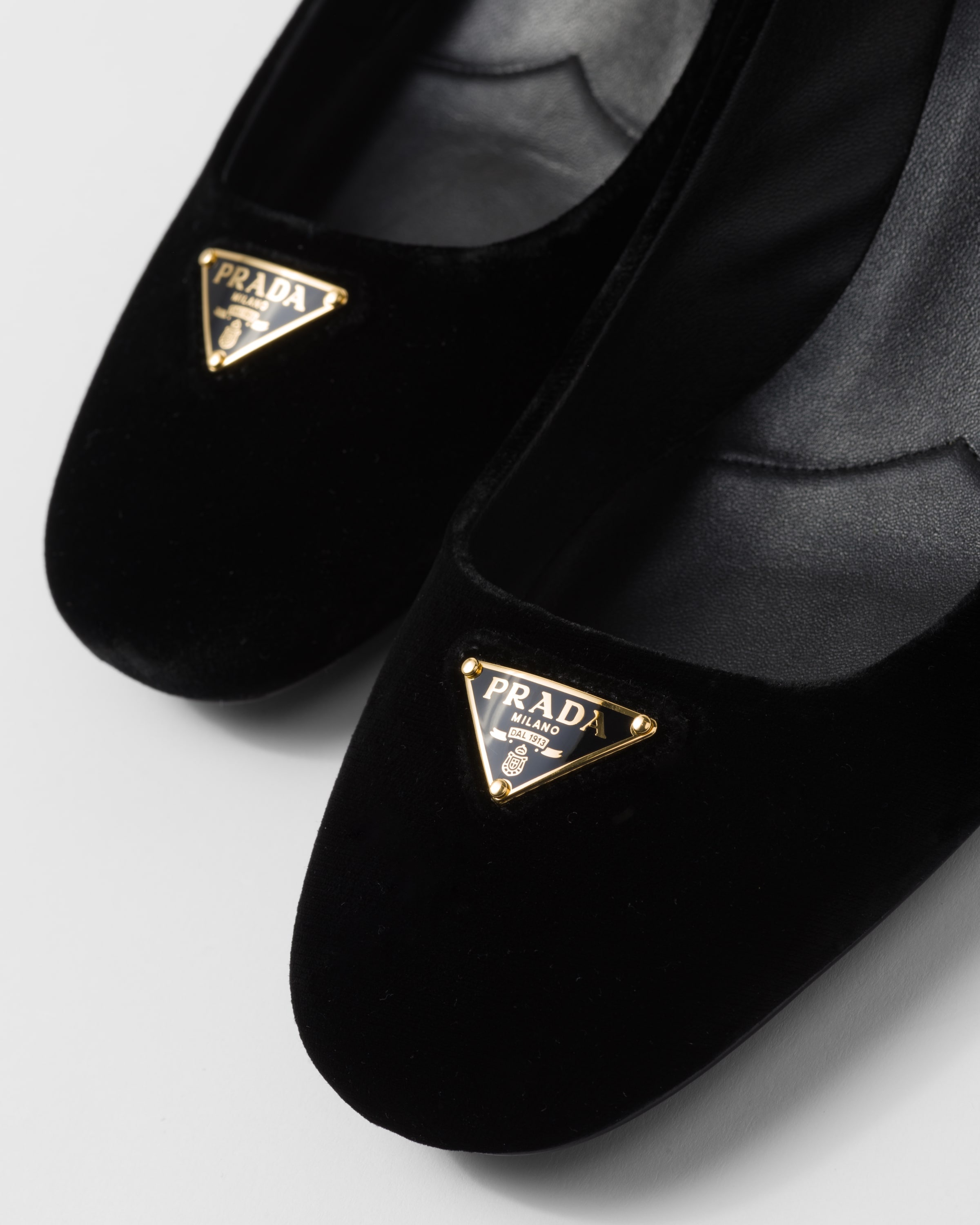 パンプス PRADA VELVET PUMPS Velvet pumps in black - Prada | Mytheresa