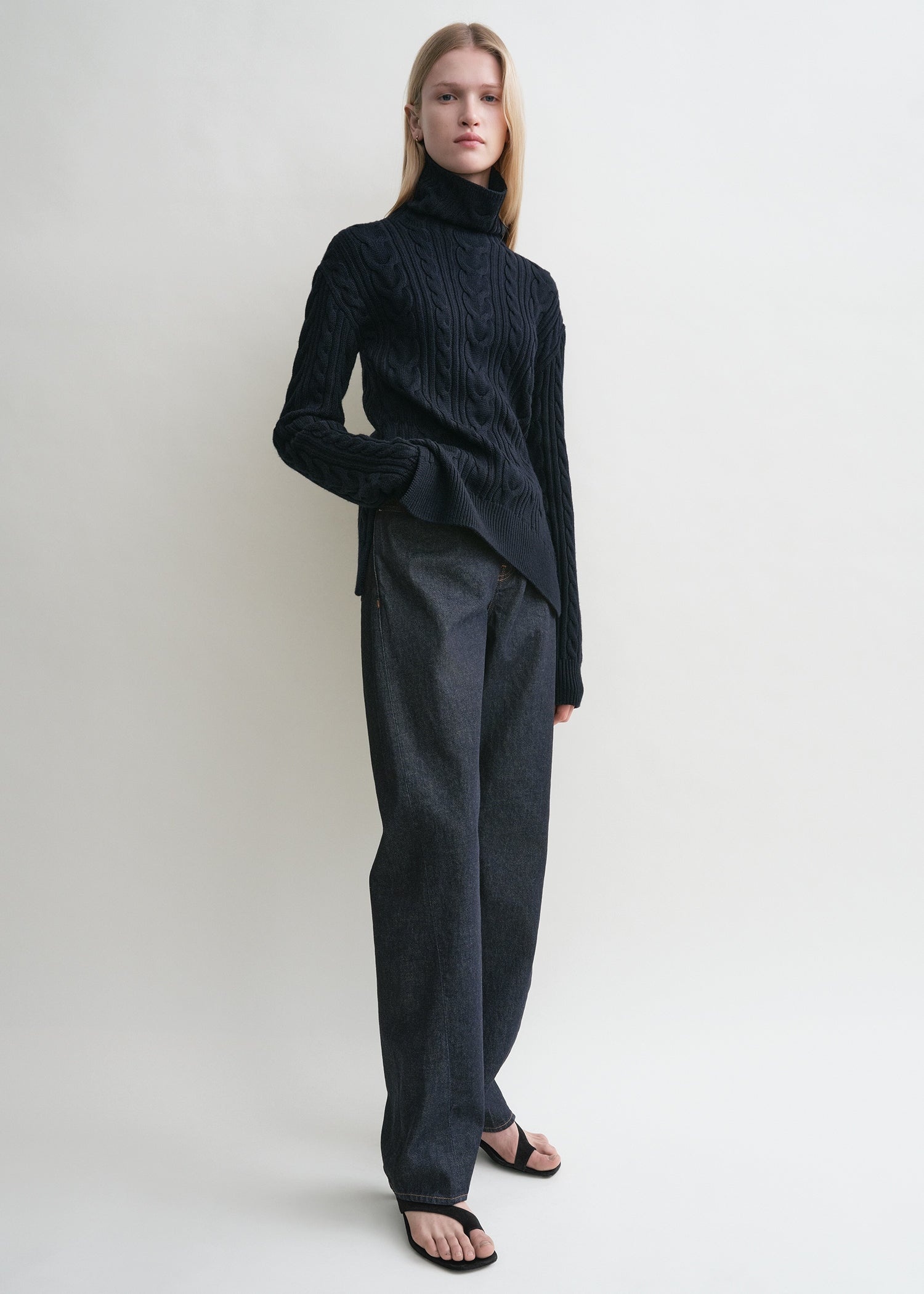 High-neck cable knit navy - 3