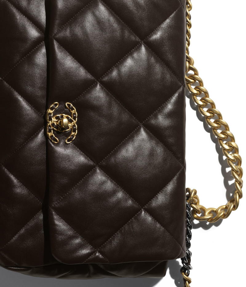 CHANEL 19 Maxi Handbag 3
