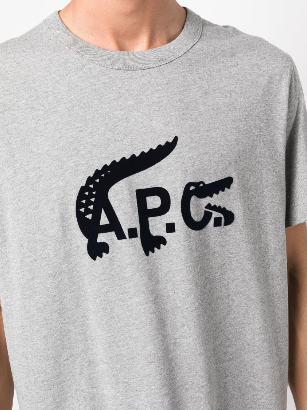 x A.P.C. logo-print cotton T-shirt - 6