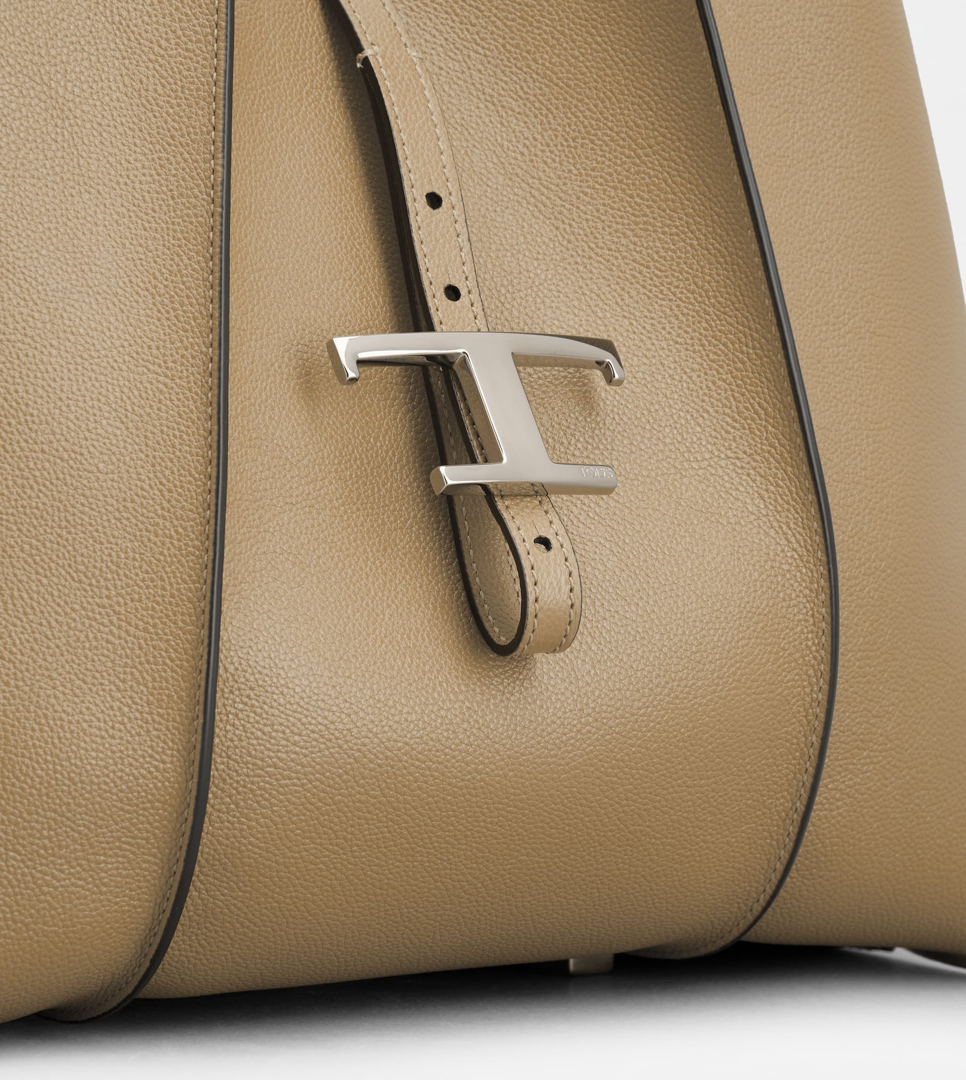 T TIMELESS SHOPPING BAG IN LEATHER SMALL - BEIGE - 4