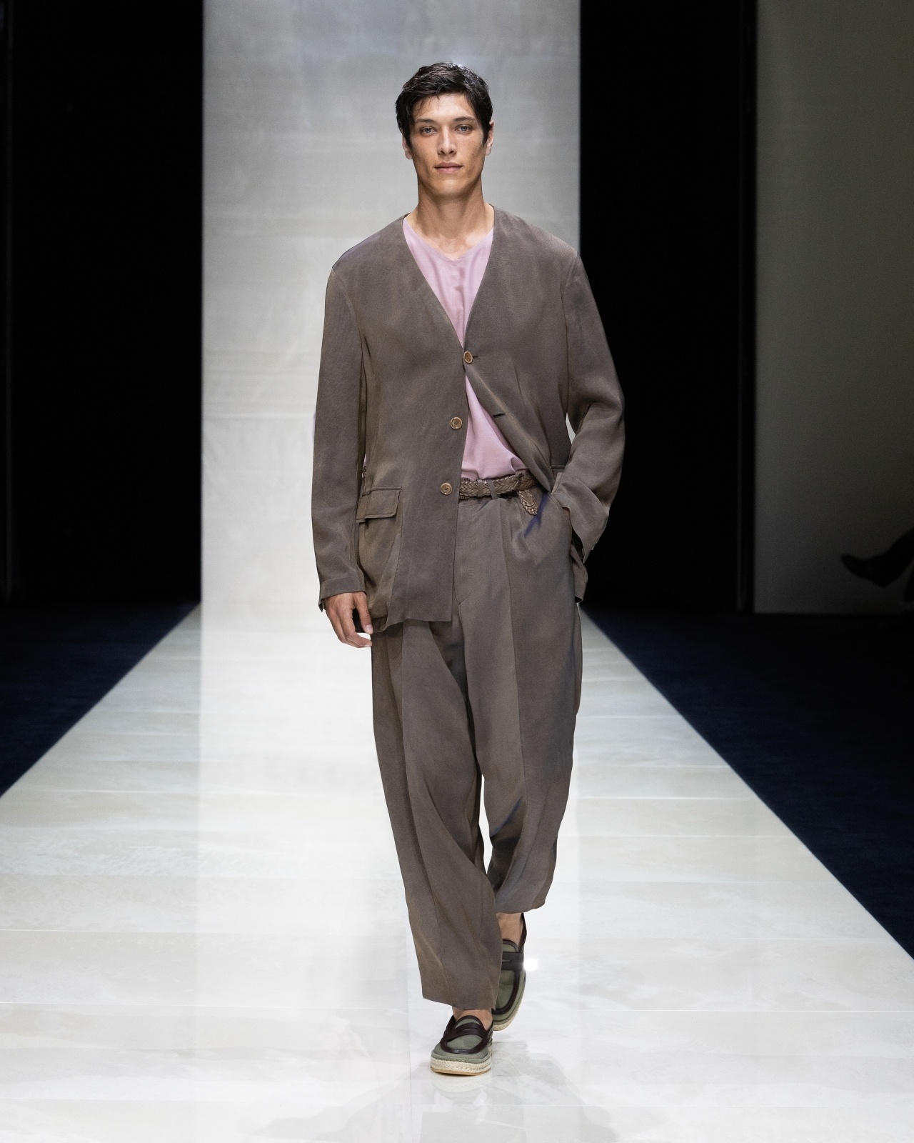 SINGLE-PLEAT VISCOSE TWILL TROUSERS - 6